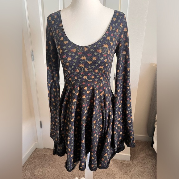 Urban Outfitters Bell Sleeved Dress, Size XS - Picture 1 of 6